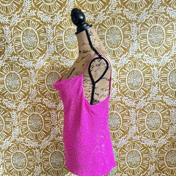 Generation Love Monet Cowl Neck Spaghetti Strap Cami in Hot Pink Sequin size S - Picture 5 of 9